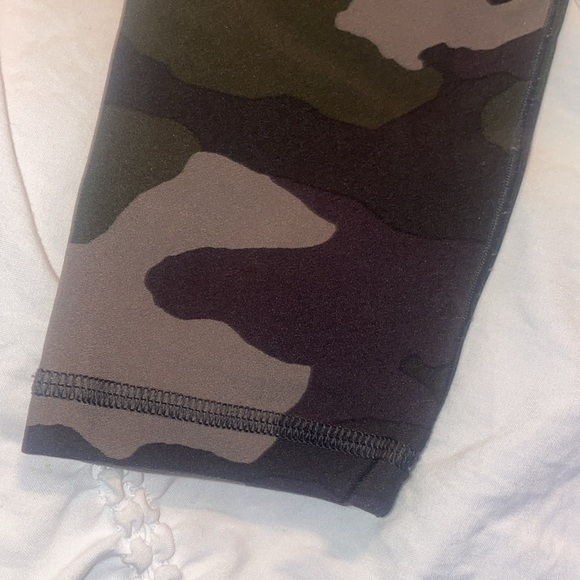 offline by Aerie - size medium- Camo - real me  7/8- high rise leggings - Picture 5 of 12